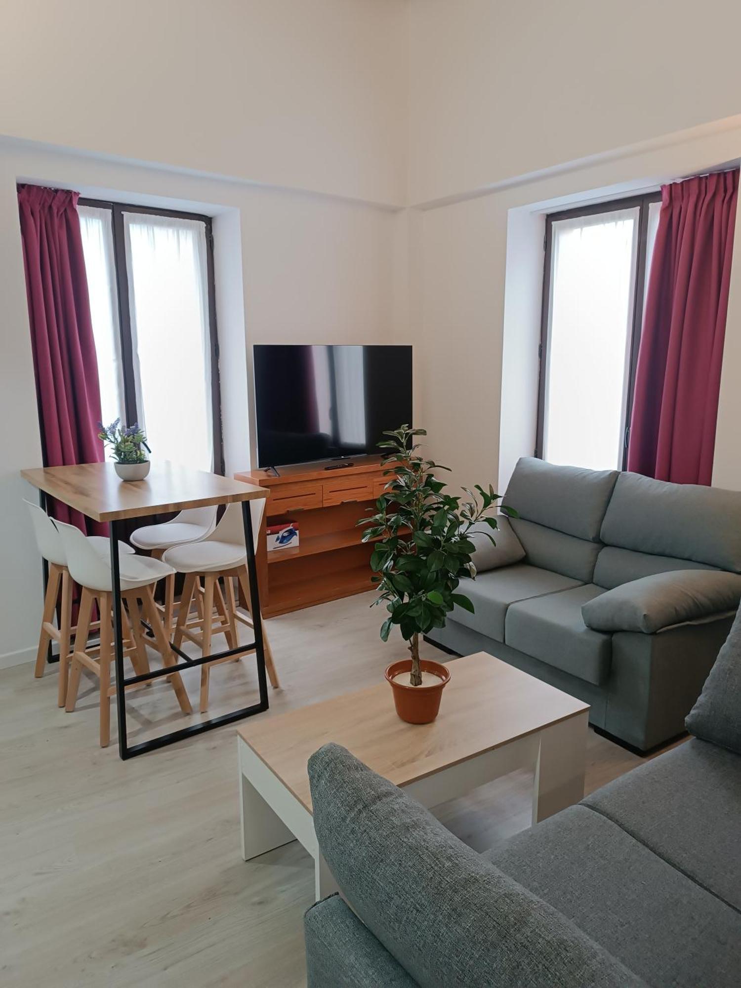Apartamentos Turisticos Avila Puerta De Los Leales 1-2 Exterior foto